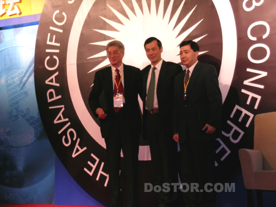 亞太存儲論壇2003 計世副主編上臺頒獎-DOIT-數(shù)據(jù)產(chǎn)業(yè)媒體與服務(wù)平臺