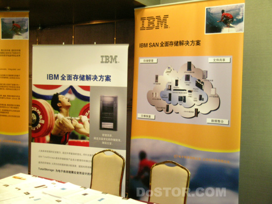 亞太存儲論壇2003 IBM公司在論壇現(xiàn)場的展臺-DOIT-數(shù)據(jù)產(chǎn)業(yè)媒體與服務(wù)平臺