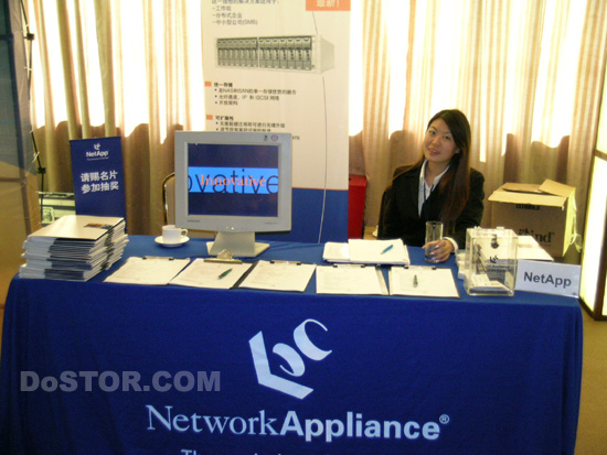 亞太存儲論壇2003 NetApp公司在論壇現(xiàn)場的展臺-DOIT-數(shù)據(jù)產(chǎn)業(yè)媒體與服務(wù)平臺
