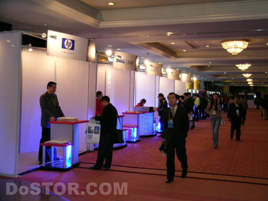 brocade 2003網(wǎng)絡(luò)存儲(chǔ)論壇外圍展臺(tái) -DOIT-數(shù)據(jù)產(chǎn)業(yè)媒體與服務(wù)平臺(tái)