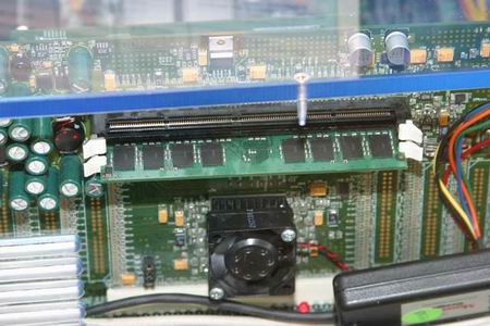 Micron/Infineon:展示DDR-2樣板 最高帶寬5.4Gbps-DOIT-數(shù)據(jù)產(chǎn)業(yè)媒體與服務(wù)平臺(tái)