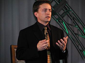 日本IDF2003:英特爾副總裁公布新一代CPU開發(fā)計劃-DOIT-數(shù)據(jù)產業(yè)媒體與服務平臺